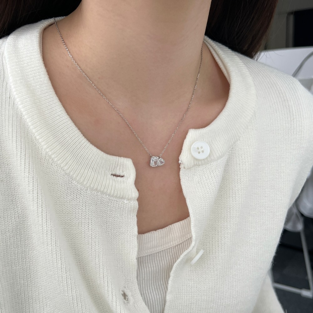 rectangular heart-shaped zirconia necklace